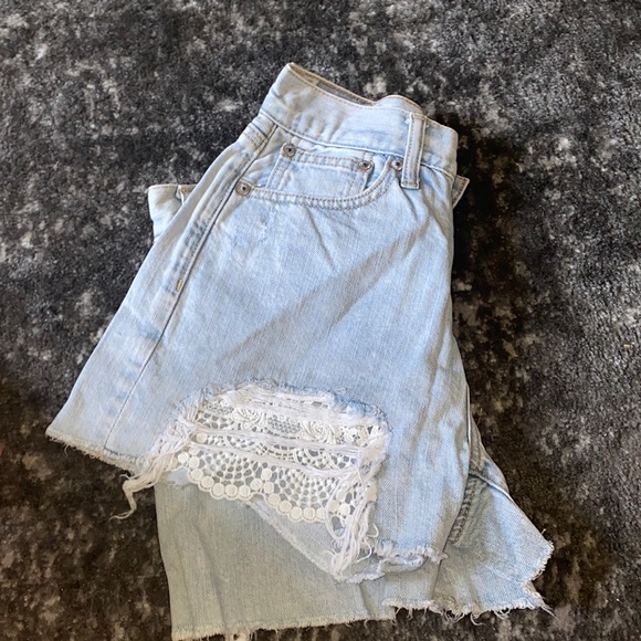 Jean shorts with lace - Picture 1 of 4